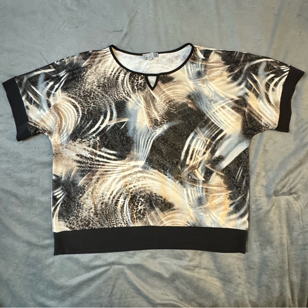 Abstract Print Women's Top

#1114